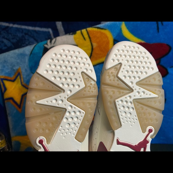Jordan 6 Maroon - Picture 6 of 10